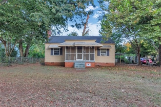 Building Photo - 2614 Skyline Ave