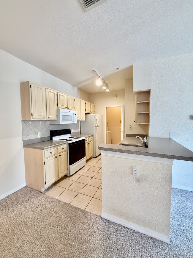 Building Photo - 1400 Lake Shadow Cir