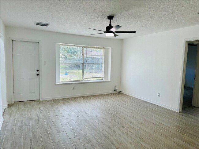 Foto del edificio - 4535 Reynaldo Dr