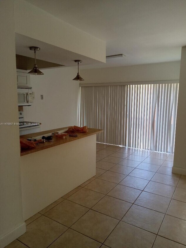 Foto del edificio - 9390 W Flagler St
