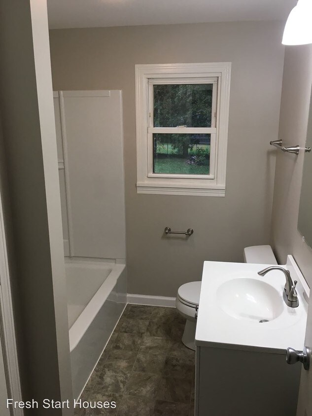 Building Photo - 3 br, 1 bath House - 103 Ivon Dr