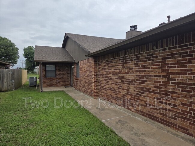 Building Photo - 507 Peppertree Ln