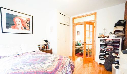 Primary Photo - 301 E 6th St