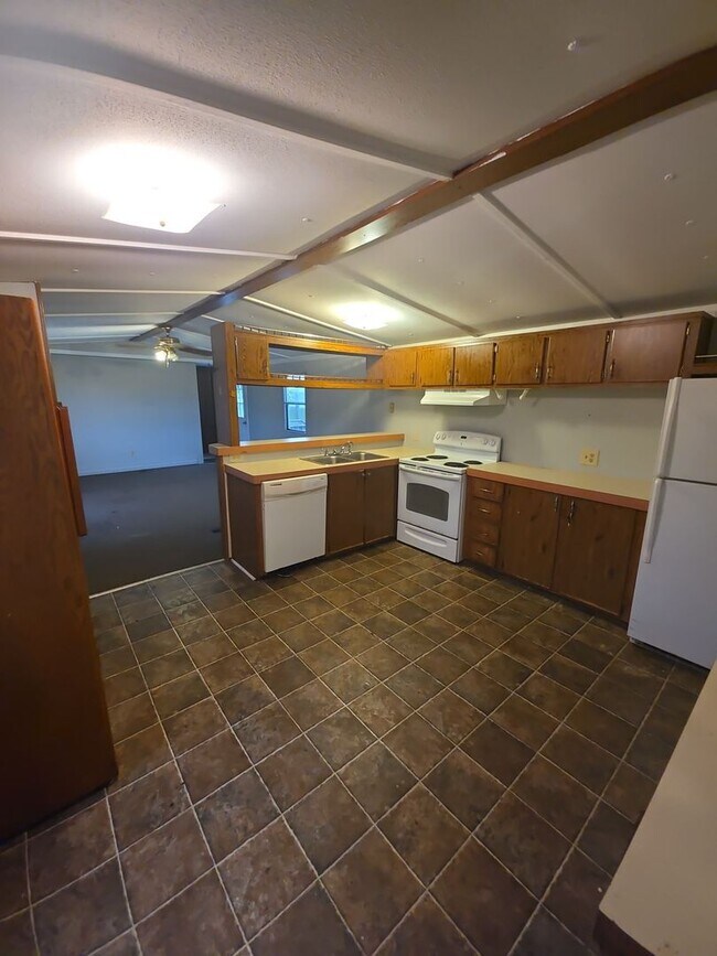 Foto del edificio - 2-Bedroom, 2-Bath Trailer with Scenic Views in Sparta, TN