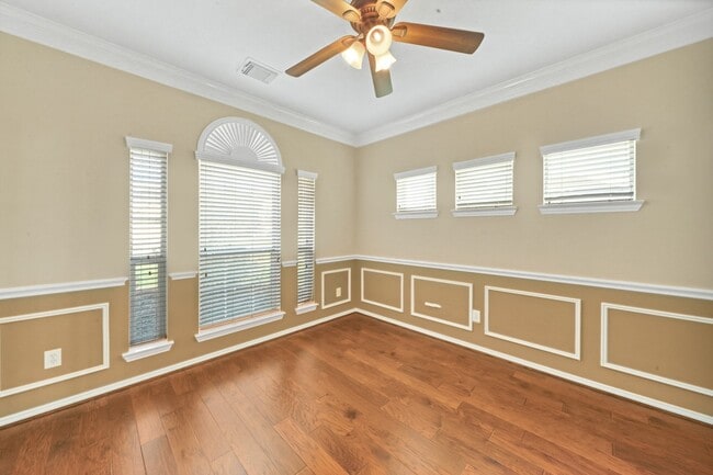 Building Photo - 18123 Memorial Falls Dr