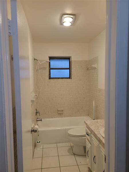 Building Photo - 2127 Van Buren St
