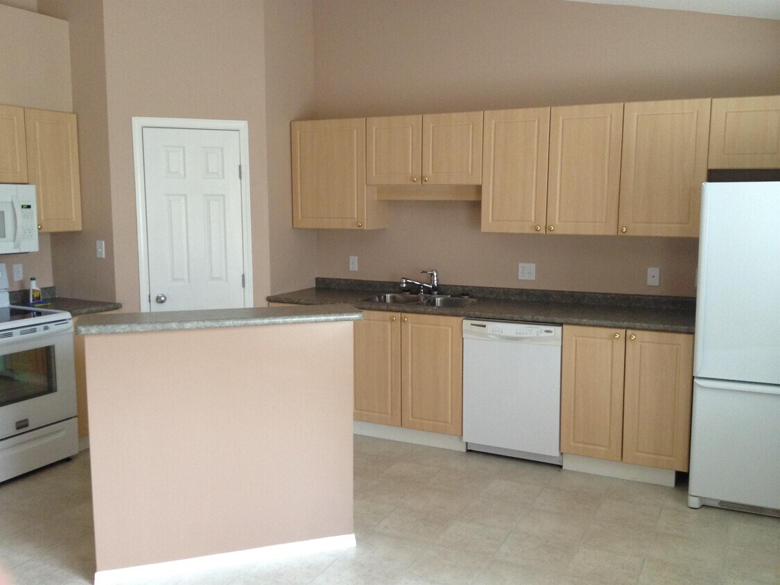 Building Photo - 8800-8898 98 Ave