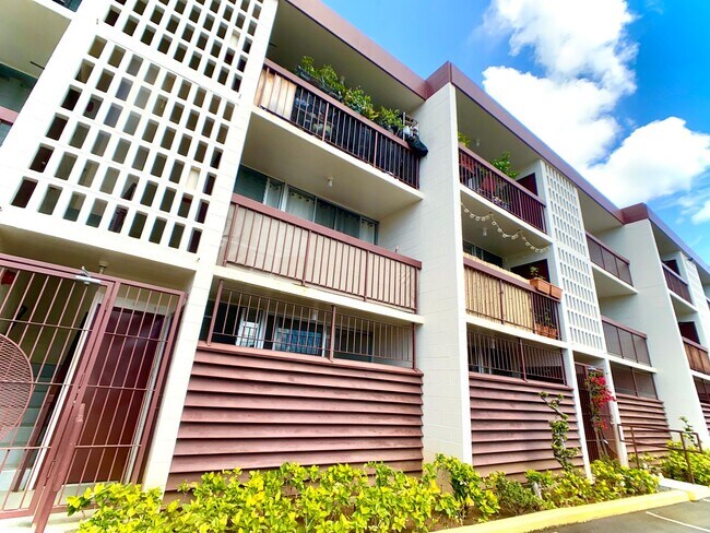 Building Photo - $500 1ST MONTH RENT SPECIAL | FEATURED LIS...