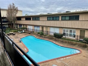 Building Photo - 3809 N Braeswood Blvd