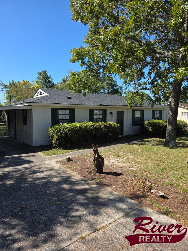 Foto del edificio - 3-Bed, 2-Bath Home in South Augusta - Larg...