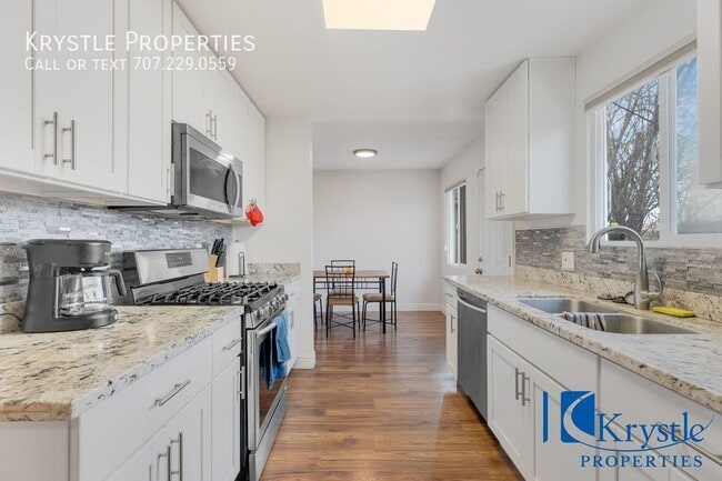 Building Photo - Nicely updated home in North Vallejo locat...