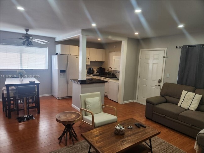 Building Photo - 3050 NE 5th Terrace