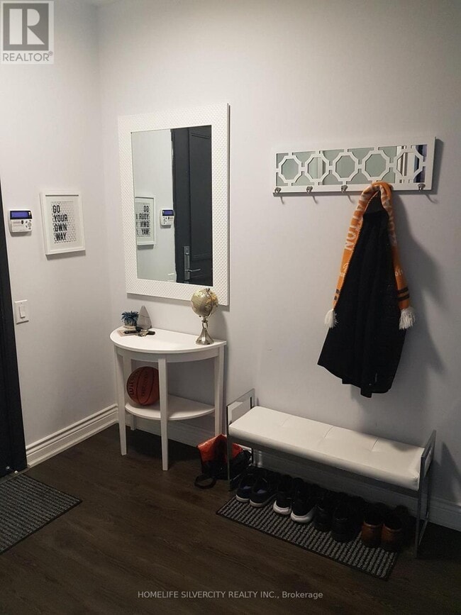 Building Photo - 88 Park Lawn Rd