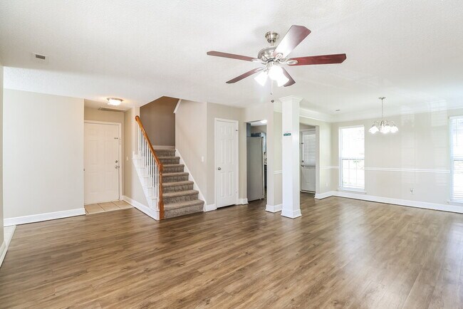 Foto del edificio - 5906 Prestwick Ln