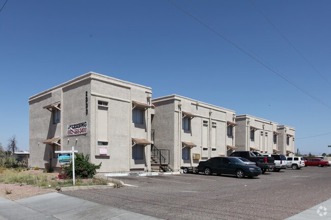 Building Photo - Black Canyon Heights