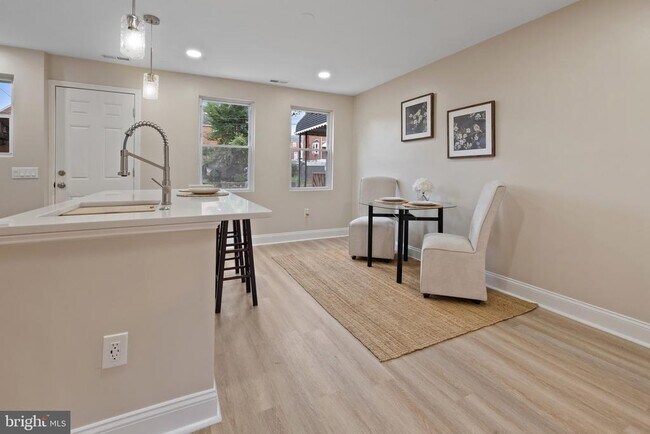 Foto del edificio - 1811 Ramblewood Rd