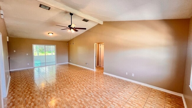Foto del edificio - 6421 Undine Way