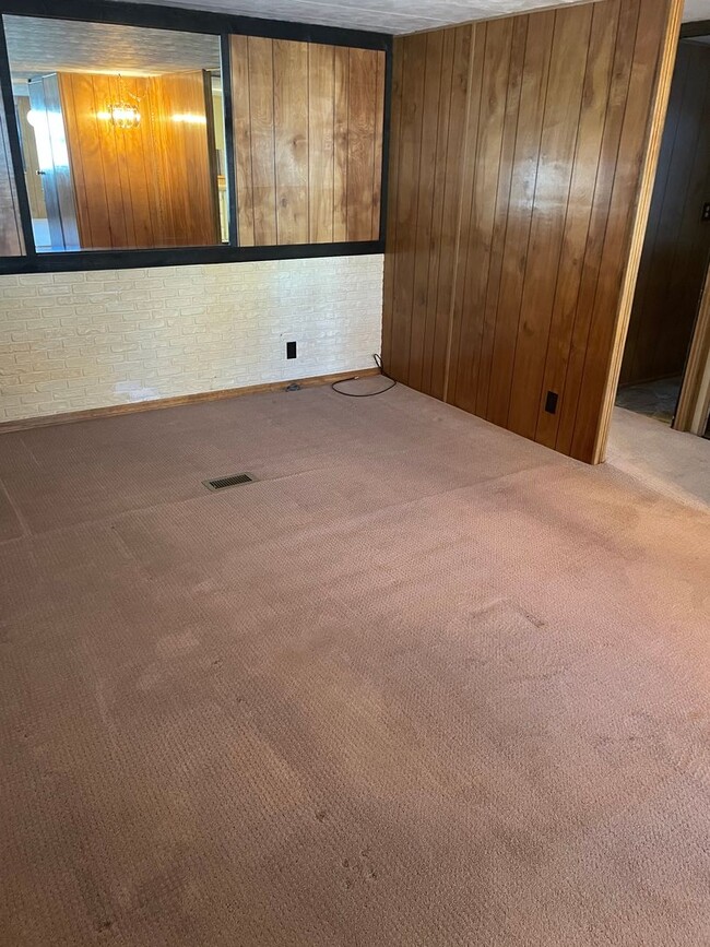 Building Photo - 2 bed/2 Bath