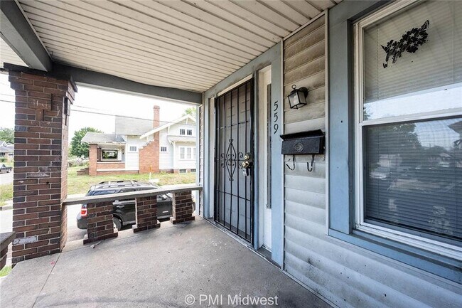 Building Photo - 559 N Oakland Ave