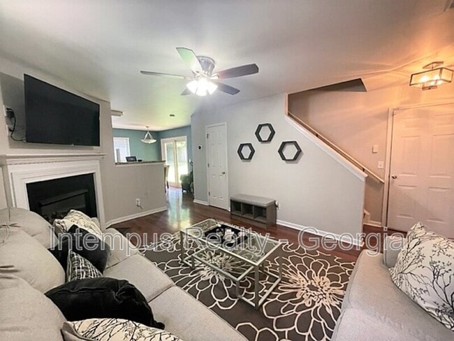 Foto del edificio - 238 Oak Grove Way