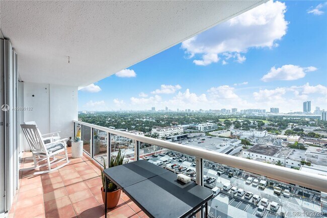 Foto del edificio - 1800 Sunset Harbour Dr