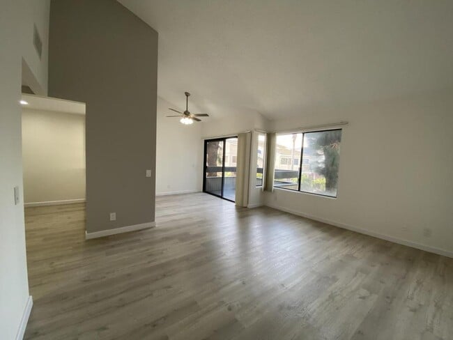 Building Photo - 160 N Richmont Dr