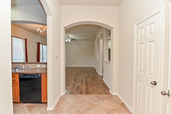 Building Photo - 2106 Castle Gardens Ln