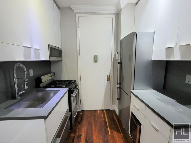 Building Photo - East 50th Street