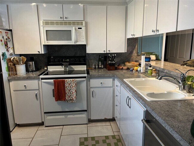Foto del edificio - 1522 Whitehall Dr