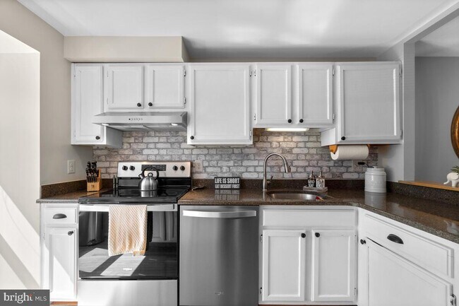 Building Photo - 1785 Whisperhill Dr