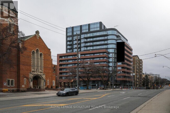 Photo du bâtiment - 2525 Bathurst St