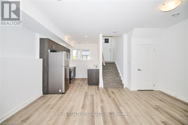 Photo du bâtiment - 781-781 Clare Ave