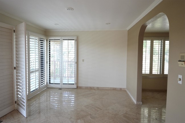 Building Photo - 6254 Riviera Cir