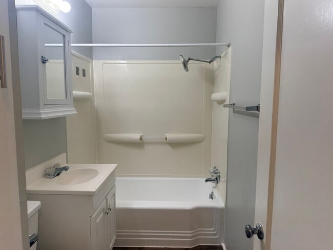 Building Photo - 110 Lantana Ave