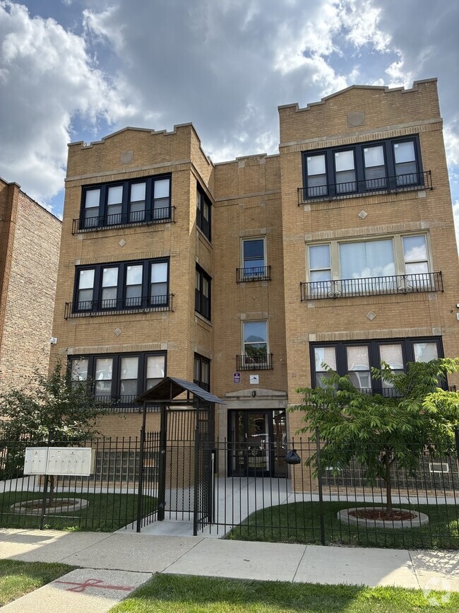 Building Photo - 1111 N Leclaire Ave