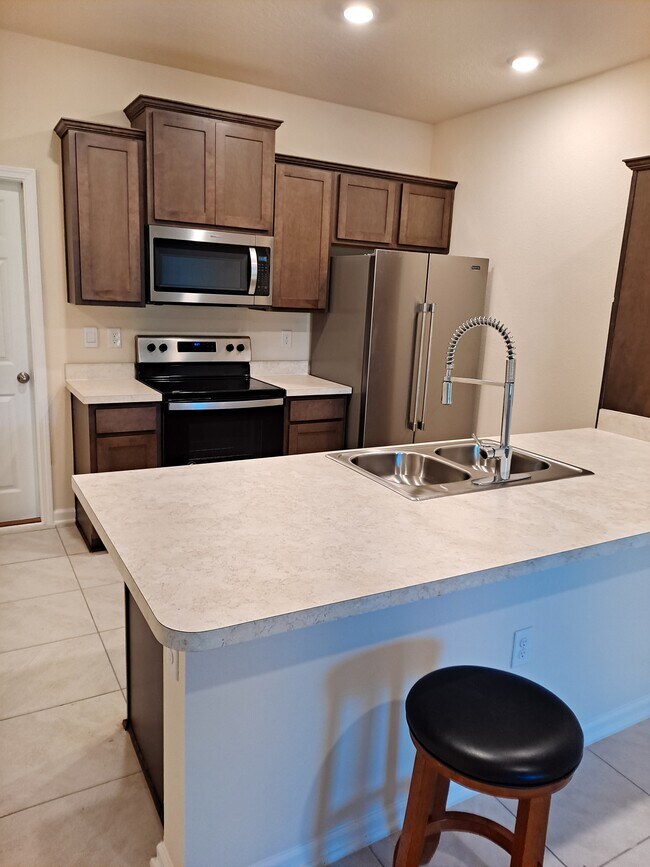 Counter space for casual eating - 86808 Mainline Rd