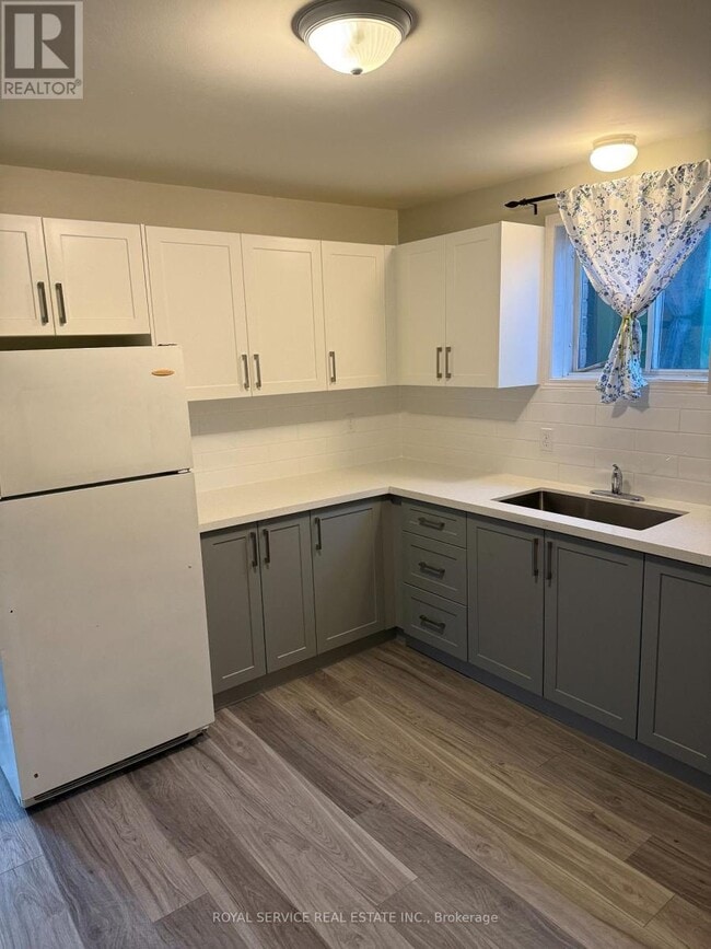 Building Photo - 602 Park St N