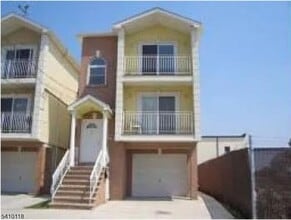 Building Photo - 847 Magnolia Ave