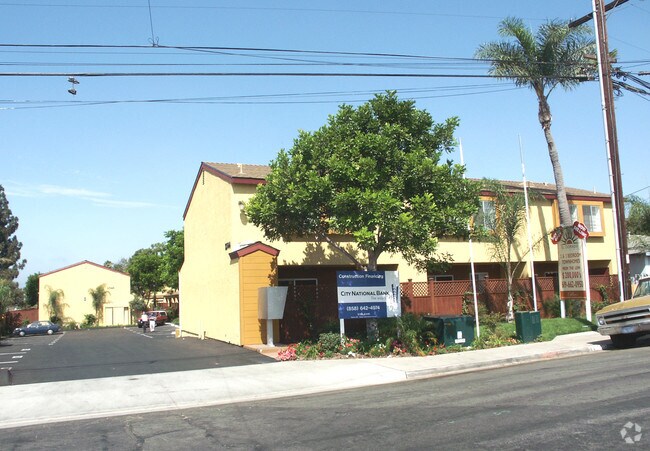 Building Photo - 2344 Smythe Ave