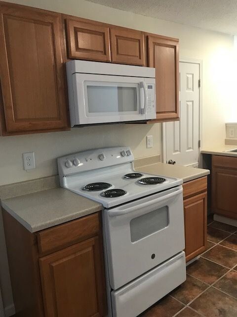 Building Photo - NEWLY RENOVATED 2 Bedroom GULFPORT