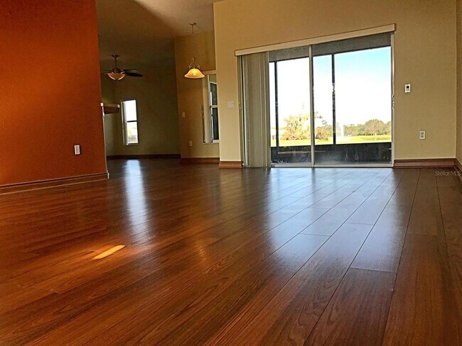 Foto del edificio - 3500 Forest Park Dr