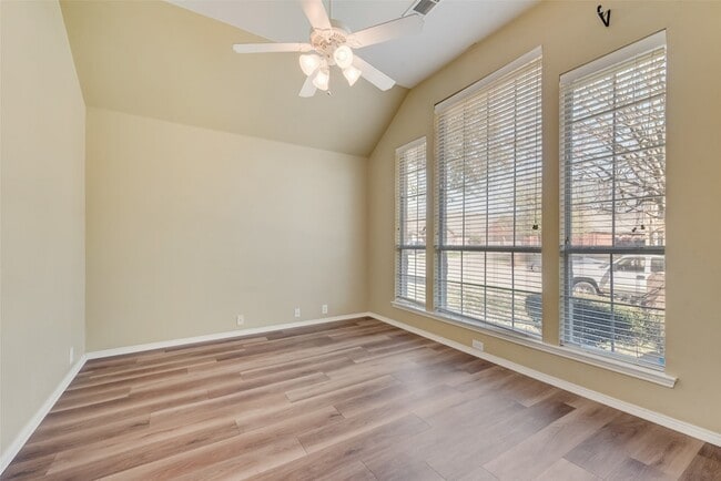 Building Photo - 2600 Spring Dr