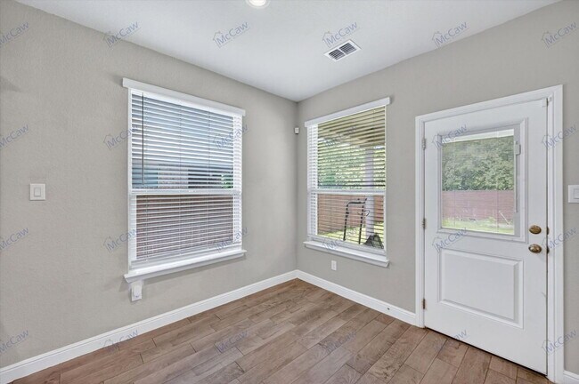 Foto del edificio - 2521 Dunbarton Dr