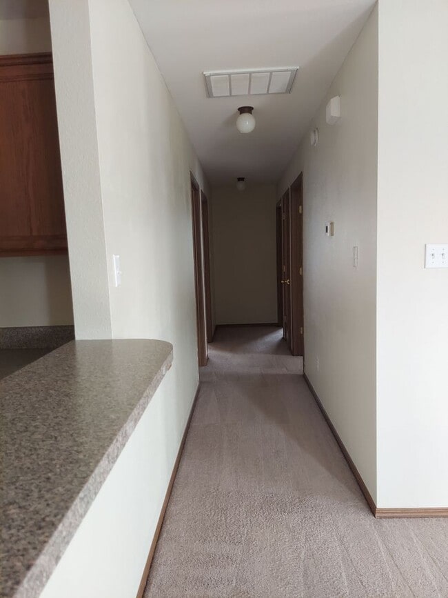 Building Photo - Duplex in Van Buren Available NOW!