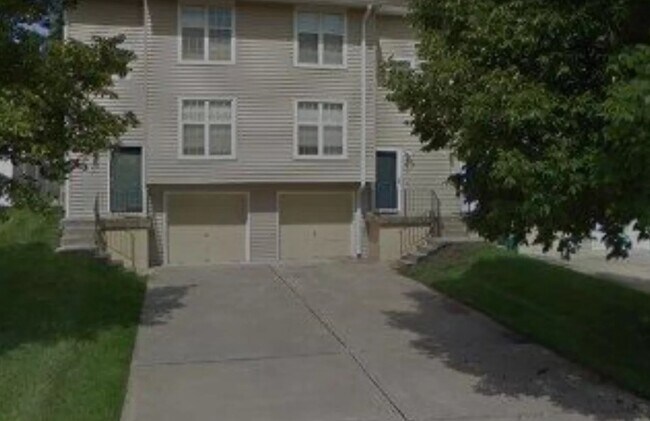 Building Photo - 7144 N Kingston Ct