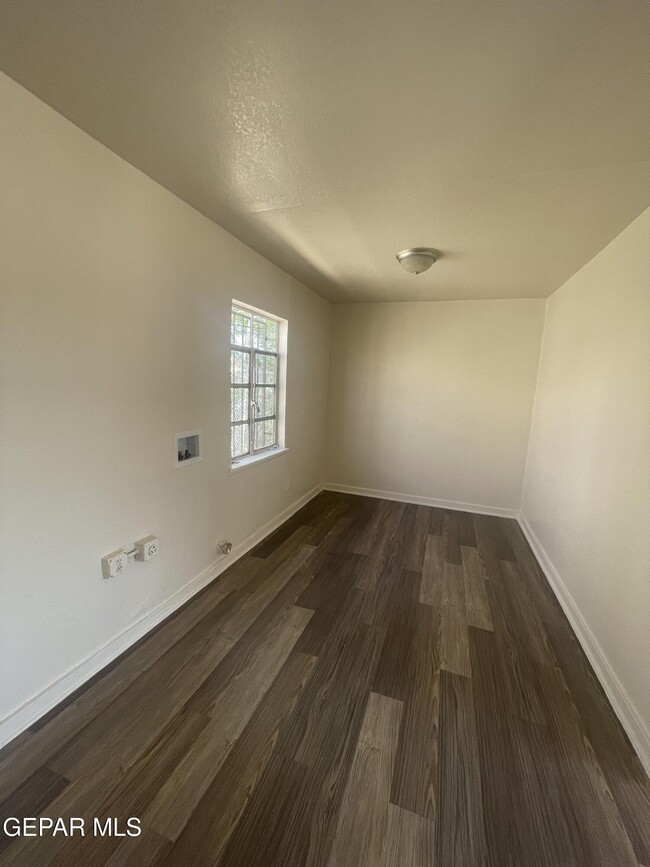 Foto del edificio - 7135 Stiles Dr
