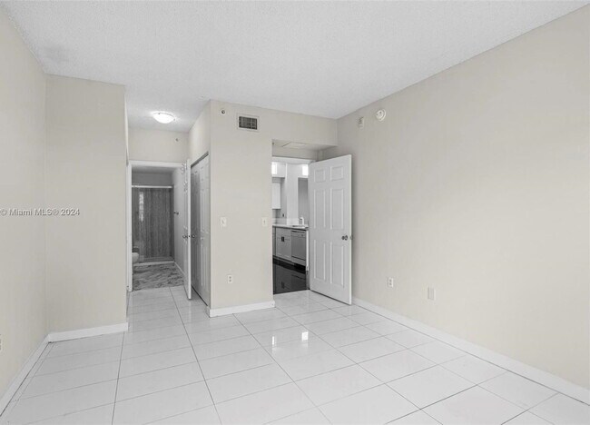 Building Photo - 2480 E Preserve Way