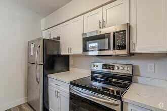 Building Photo - 558 S Lesueur