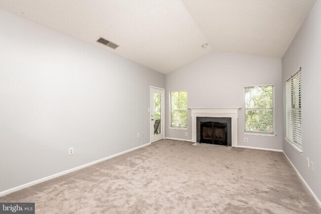 Foto del edificio - 6011 Rosebud Ln