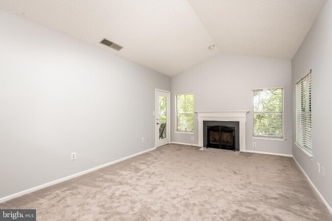Photo - 6011 Rosebud Ln (Centreville, VA) Apartment